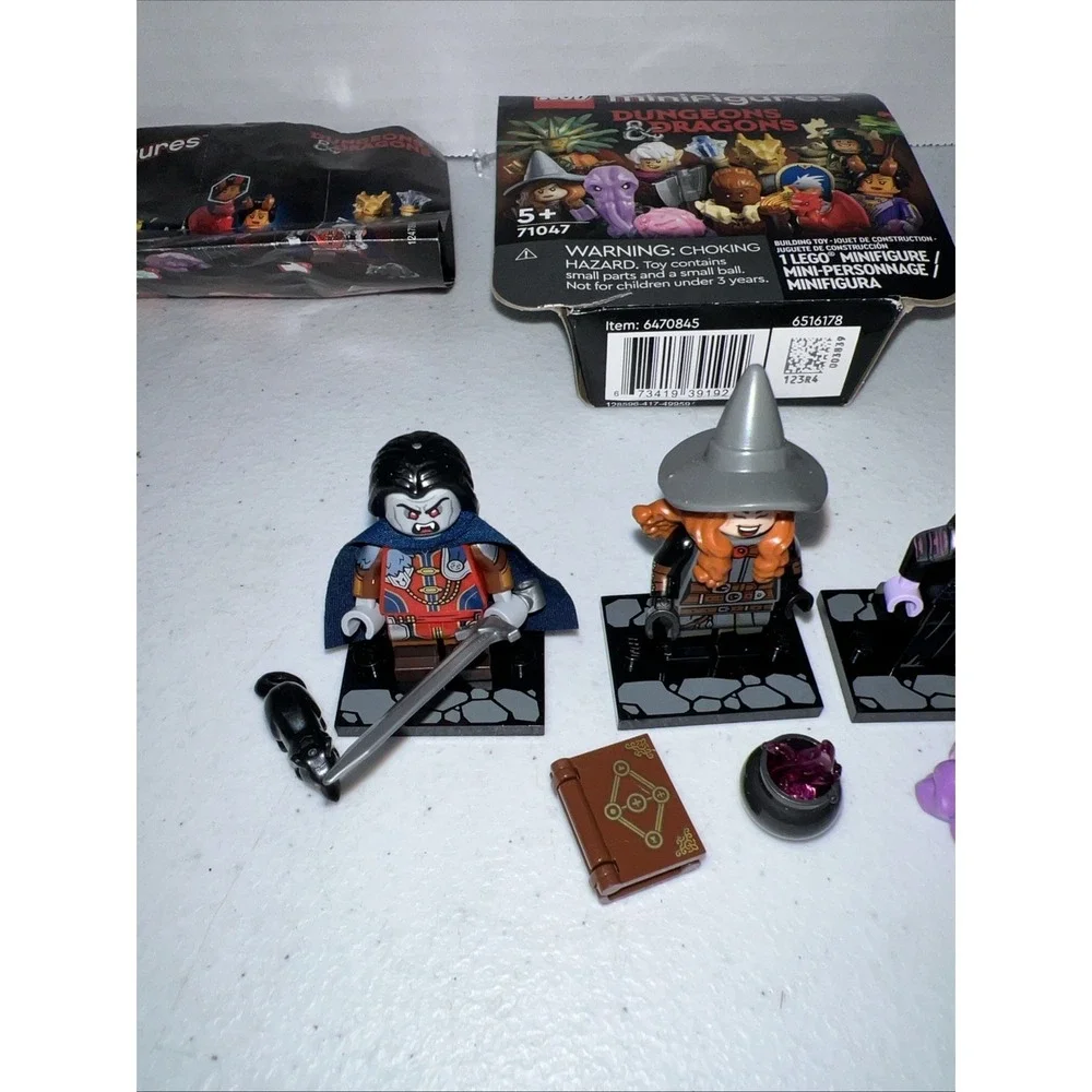 LEGO Dungeons and Dragons Minifigures Lot Of 5 Plus Accessories